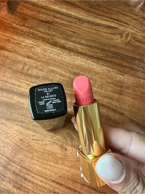 Chanel Lipstick ROUGE ALLURE VELVET, 61 NEW WITHOUT BOX